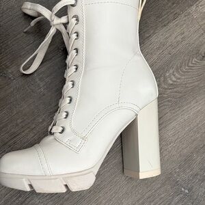 Nine West Cream Lace-Up Chunky Heel Boots